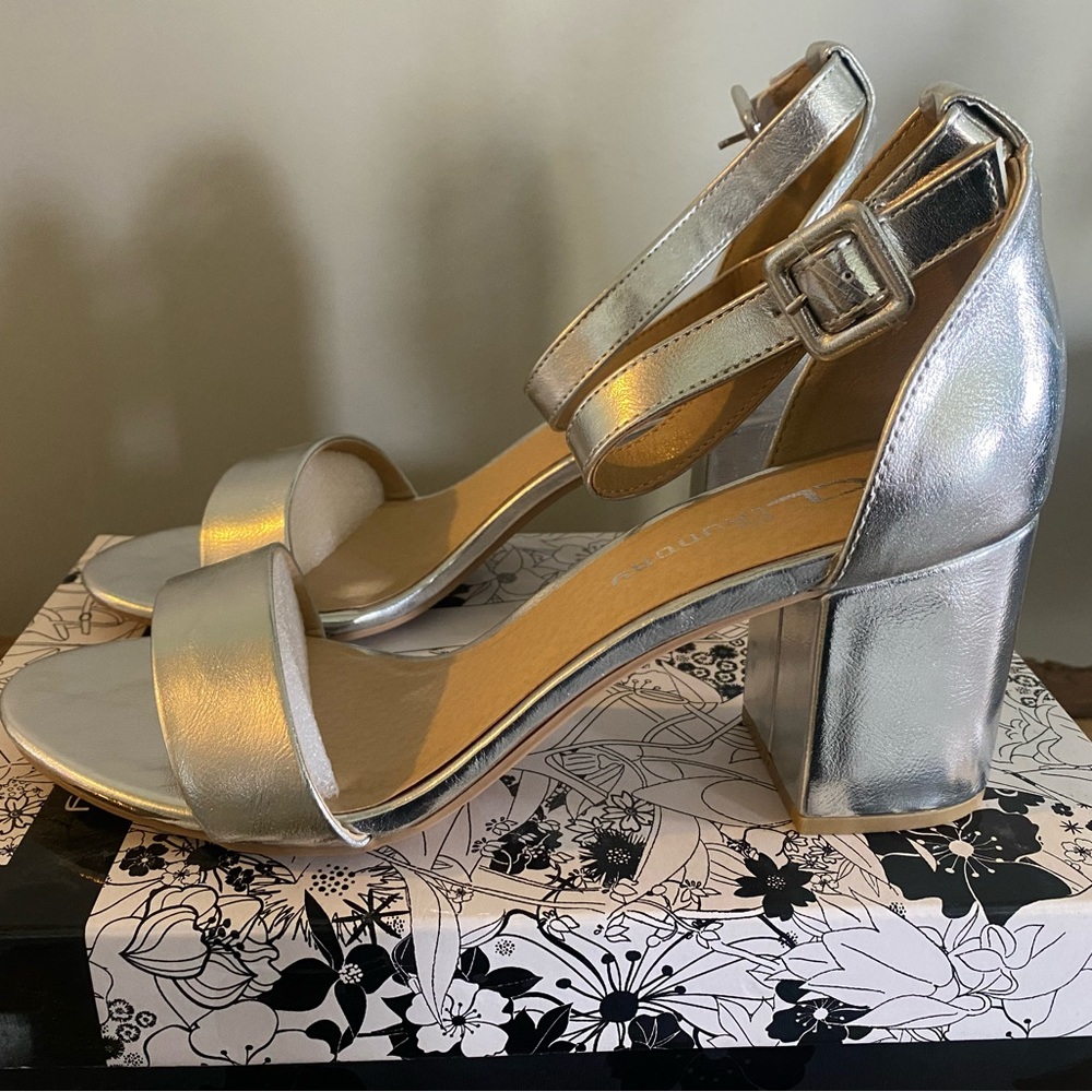 Chinese Laundry Women's Silver Heeled Sandals